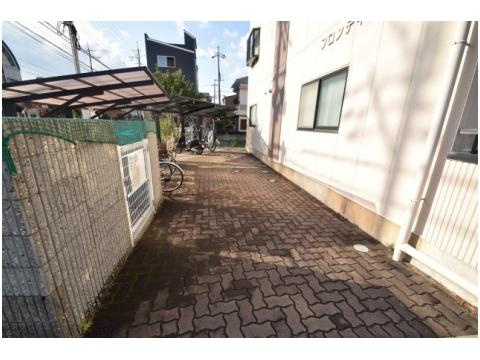 フロンティア高槻のエントランス