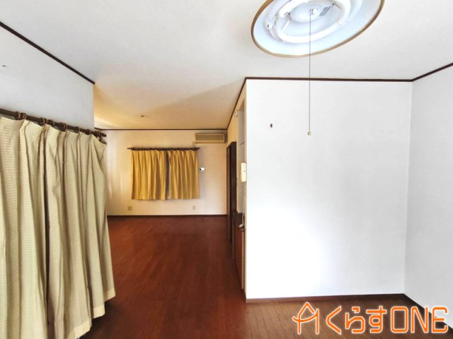 【居間・リビング】 | 生活便利な立地でゆとりある中古戸建／たつの市御津町苅屋