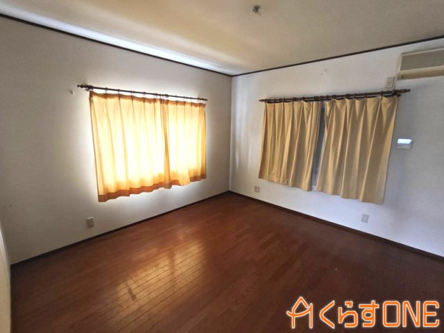 【洋室】 | 生活便利な立地でゆとりある中古戸建／たつの市御津町苅屋