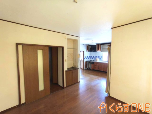【居間・リビング】 | 生活便利な立地でゆとりある中古戸建／たつの市御津町苅屋