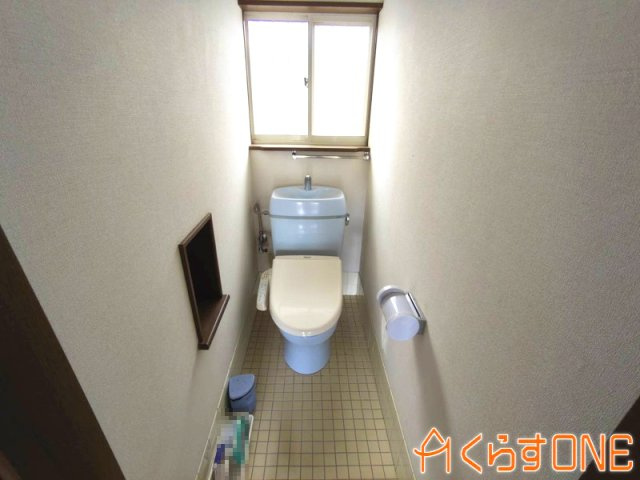 【トイレ】 | 生活便利な立地でゆとりある中古戸建／たつの市御津町苅屋