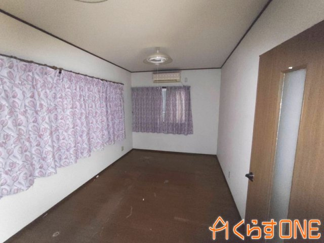 【洋室】 | 生活便利な立地でゆとりある中古戸建／たつの市御津町苅屋