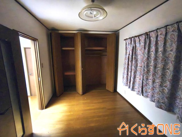 【洋室】 | 生活便利な立地でゆとりある中古戸建／たつの市御津町苅屋
