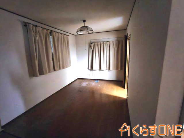 【洋室】 | 生活便利な立地でゆとりある中古戸建／たつの市御津町苅屋