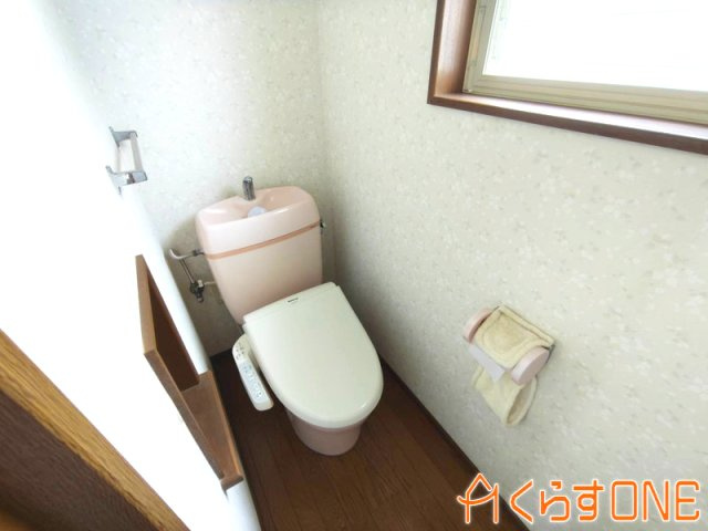 【トイレ】 | 生活便利な立地でゆとりある中古戸建／たつの市御津町苅屋