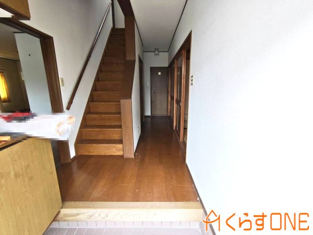 【玄関】 | 生活便利な立地でゆとりある中古戸建／たつの市御津町苅屋