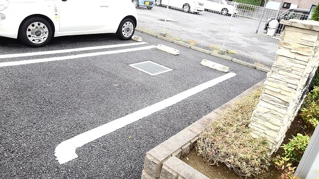 ニュー・ホワイト・ヒルⅡの駐車場