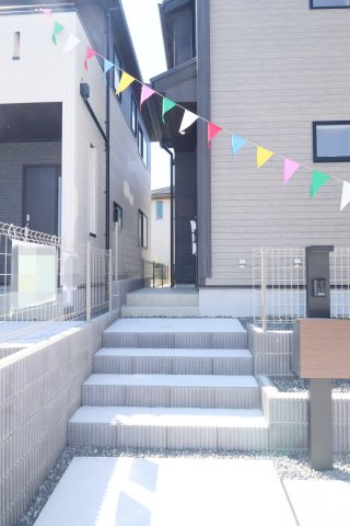 郡山市東原１丁目　　　１号棟　　　富田東小学校、富田中学区の玄関