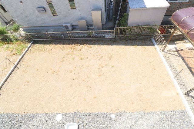 郡山市東原１丁目　　　１号棟　　　富田東小学校、富田中学区の庭|2階バルコニーから見た庭♪