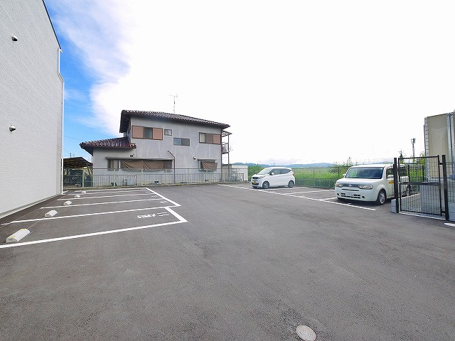 ALEGRIA郡山の駐車場