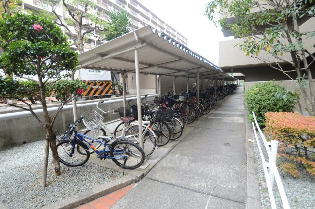 【駐輪場】 | 日興千里丘スカイマンションA棟 | 現在ご返済中のカーローン・カードローン・教育ローンなどを住宅ローンに一本化したり、家具家電購入費用・引越し費用を住宅ローンと組み合わせるなど、お客さまにメリットの多い住宅ローンのご提案が可能です。