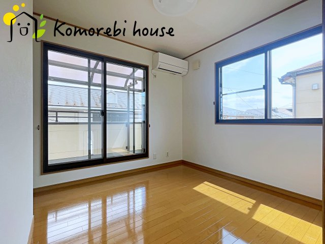 桶川市上日出谷　中古戸建の寝室|広くて明るい寝室