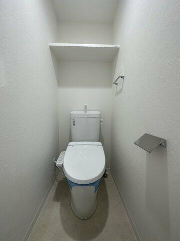 狛江市東和泉２丁目の賃貸マンションのトイレ