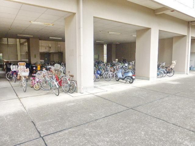 グランドール武戸野の駐車場