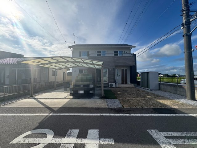築浅で立地も良い豪華な注文住宅♪さくら市氏家の駐車場|車をお持ちの方に嬉しい駐車場付きの物件です