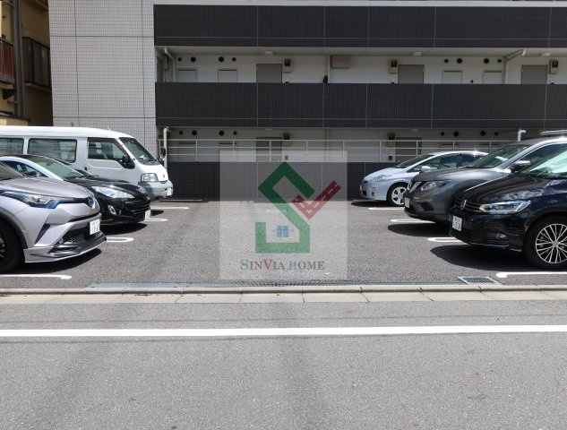 モリスコートの駐車場