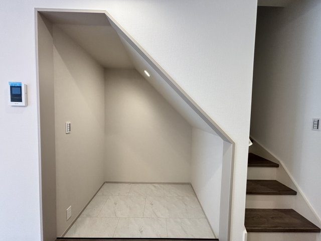 MELDIA守山区西島町015⑤｜名古屋市の戸建ならホームアップの居間・リビング|リビング横のおこもりスペース