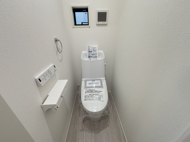 MELDIA守山区西島町015⑤｜名古屋市の戸建ならホームアップのトイレ|2か所にトイレを完備。混み合う朝や来客時も安心の設計！
