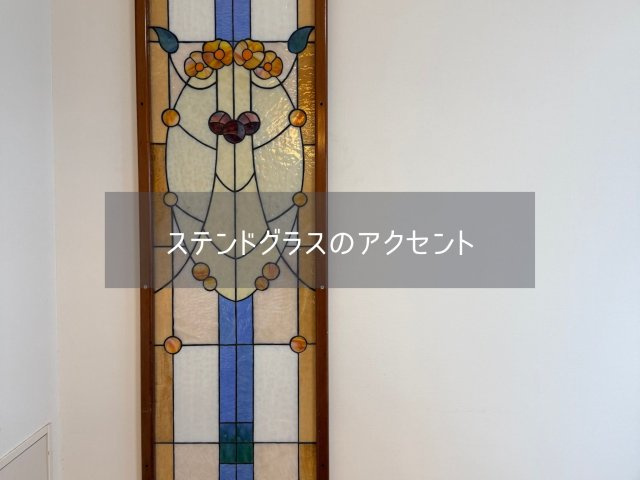 ルサンク那覇西街の内装|リビングにはステンドグラスのインテリア