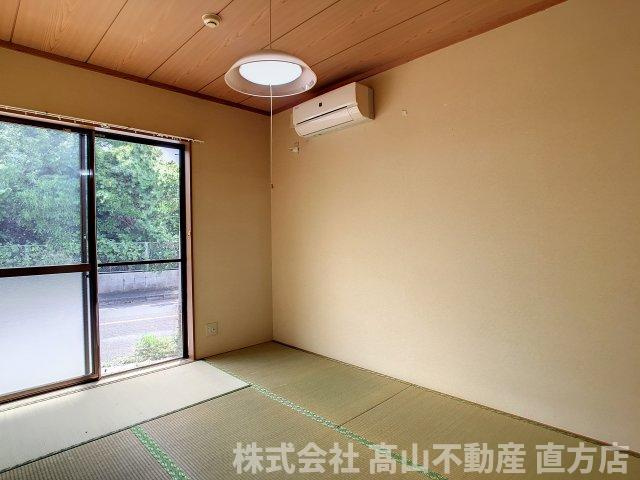 直方市大字感田のテラスの和室