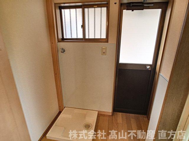 直方市大字感田のテラスの洗面所