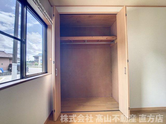 直方市大字感田のテラスの収納