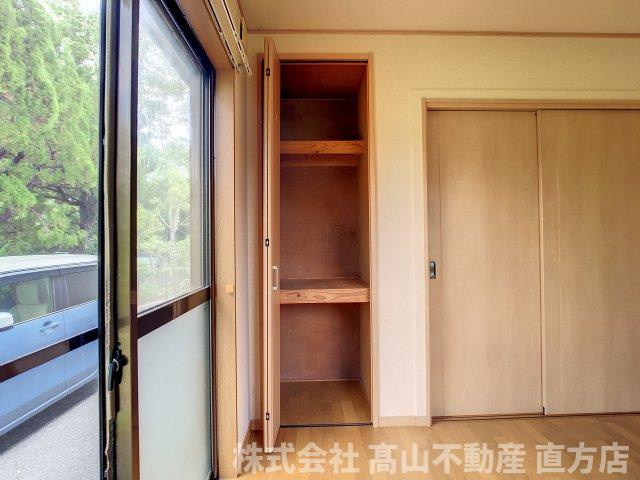 直方市大字感田のテラスの収納