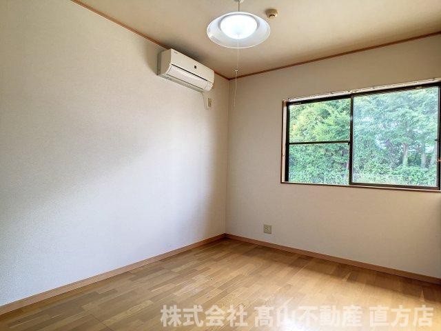 直方市大字感田のテラスの洋室