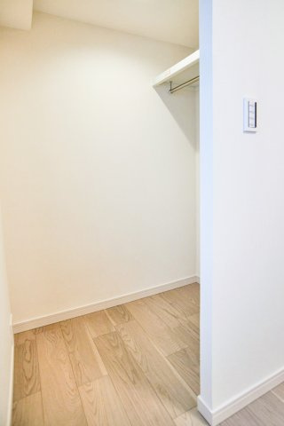 三田ナショナルコートの収納|三田ナショナルコート：ウォークインクローゼット画像２