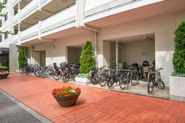三田ナショナルコートのエントランス|「田町」駅徒歩１１分！耐震基準適合マンション、三田ナショナルコートは即日現地案内可能となっておりますので、お気軽にお問い合わせください！