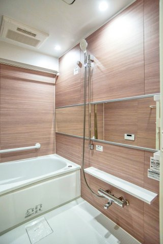 三田ナショナルコートの浴室|三田ナショナルコート：雨の日のお洗濯ものを干すにも便利な浴室乾燥機・追い焚き機能付き浴室です！
