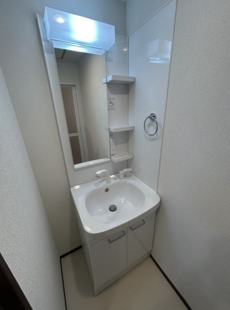 入間市豊岡２丁目のアパートの洗面所