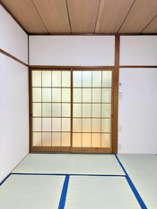 和室とキッチン間の引き戸