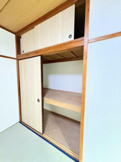 たっぷり収納、欄間付き