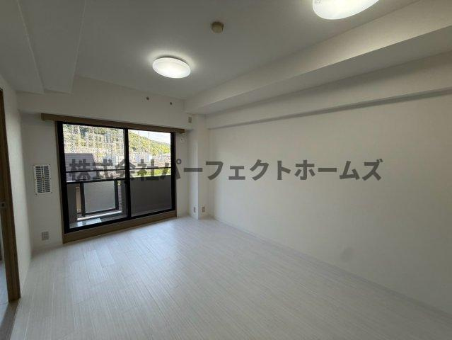 ロイヤルシャトー交野の居間・リビング|こちらの居間で趣味の時間をお楽しみください