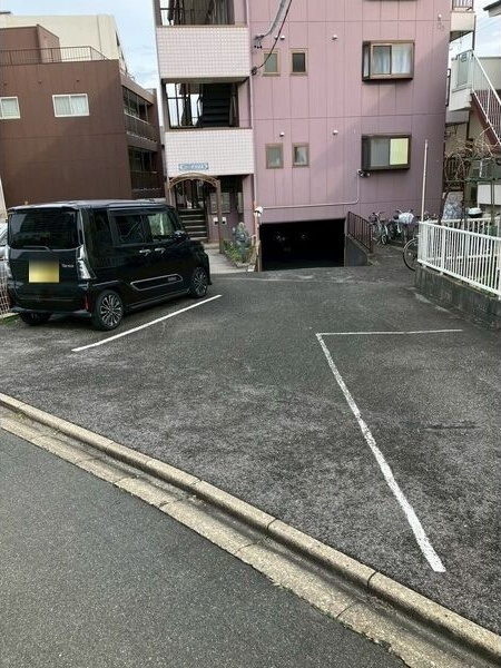 コーポNMⅡの駐車場
