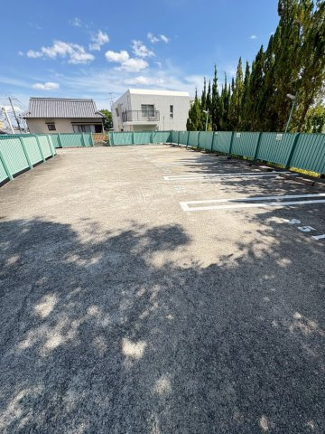 夙川リンデンハイムの駐車場