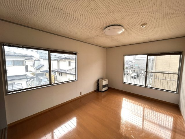 八戸市高州2丁目の洋室|2階東側約6帖洋室の写真です。