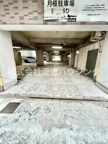 スカーレット江坂の駐車場