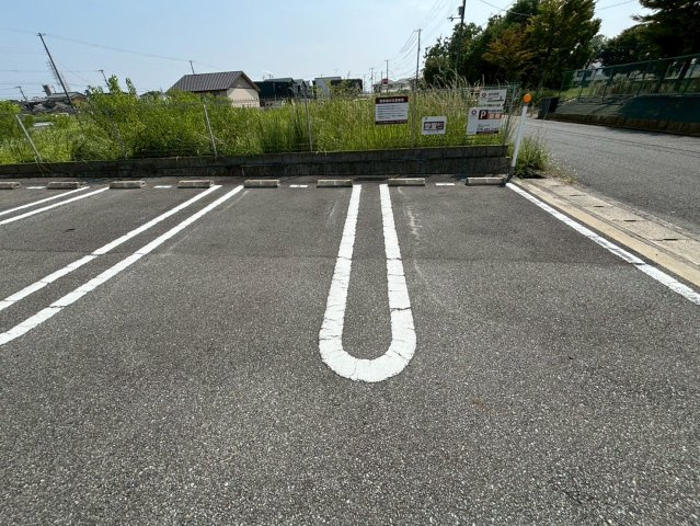 アーバンハイツ川田の駐車場