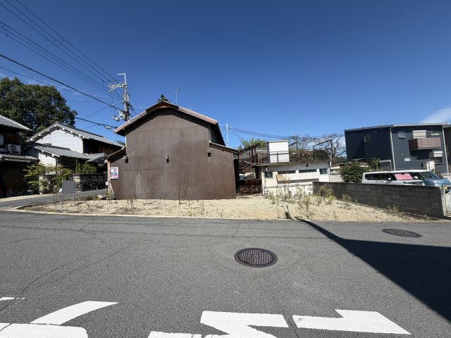 橿原市小房町の前面道路含む現地写真