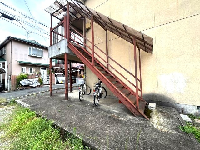 東阪田文化住宅のエントランス