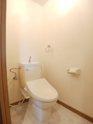 【トイレ】 | エステートＳＵＧＩ　Ⅱ | 落ち着いたトイレです