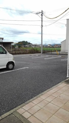【駐車場】 | ソレアード　ヒルズＡ | 車をお持ちの方に嬉しい駐車場付きの物件です