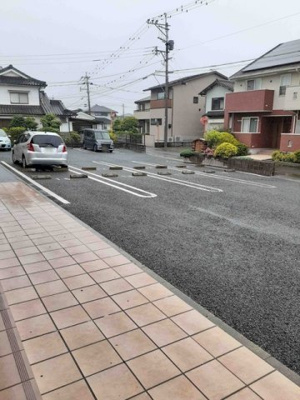 【駐車場】 | ソレアード　ヒルズＣ | 駐車場に車を止められます