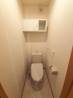 【トイレ】 | ソレアード　ヒルズＣ | 落ち着いた色調のトイレです
