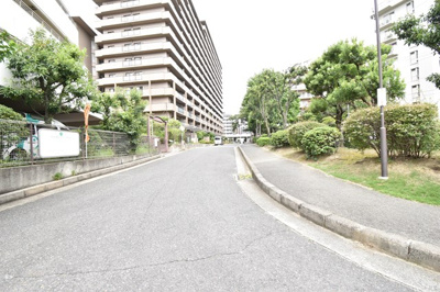 【周辺】 | 緑地公園グランドコーポ | 現在ご返済中のカーローン・カードローン・教育ローンなどを住宅ローンに一本化したり、家具家電購入費用・引越し費用を住宅ローンと組み合わせるなど、お客さまにメリットの多い住宅ローンのご提案が可能です。