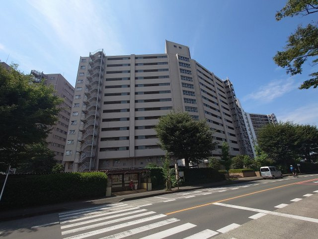 スカイマンションA棟の外観|◇ 総戸数130戸のビッグコミュニティ
◇オートロック・EV2基・日勤管理による良好な管理体制
◇新