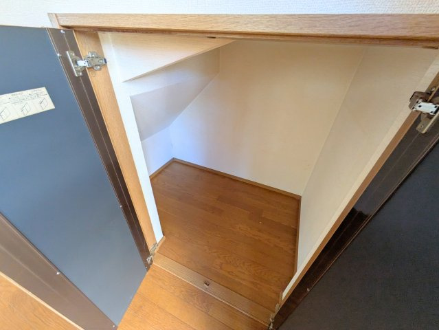 水泥町戸建の収納|ちょっとした収納スペースも充実しています
