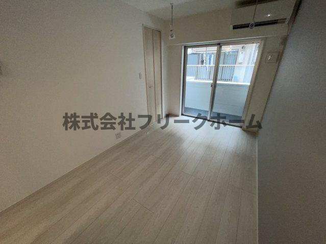 小金井市緑町５丁目のアパートの居間・リビング